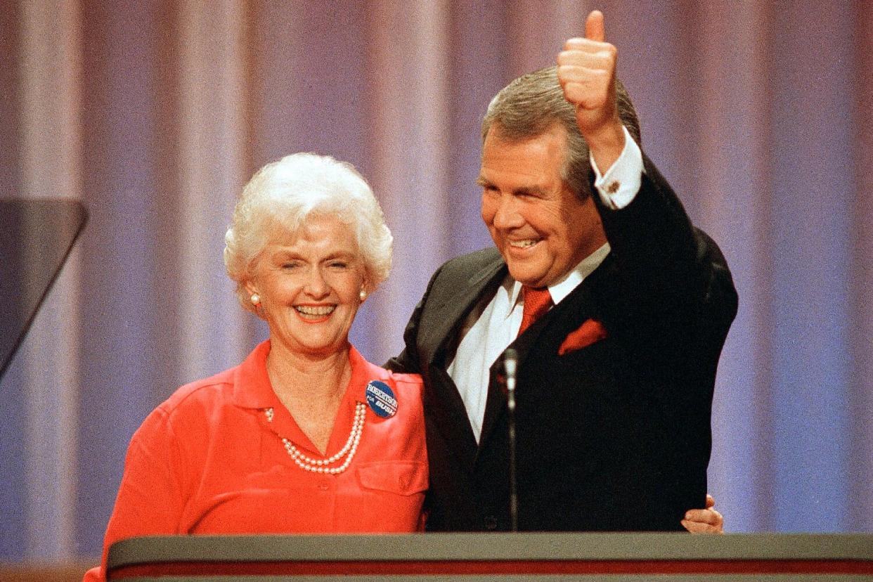 Former Republican presidential hopeful Pat Robertson gives a thumbs-up as he and his wife, Dee Dee, acknowledge applause at the Republican National Convention in New Orleans