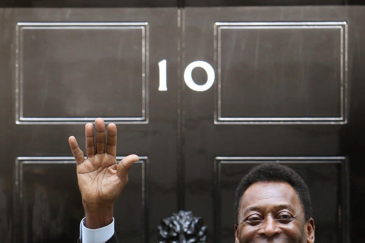 Pele pictured outside 10 Downing Street (PA) (PA Archive)