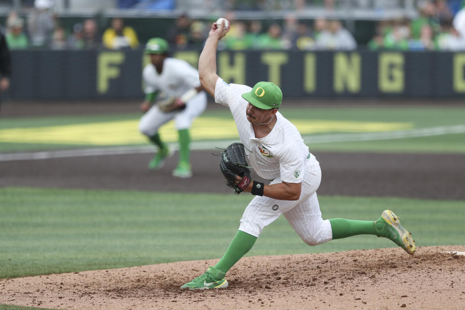 Oregon pitcher Logan Mercado throws to an Oral Roberts batter during the fifth inning of an NCAA college baseball tournament super regional game Friday, June 9, 2023, in Eugene, Ore. (AP Photo/Amanda Loman)