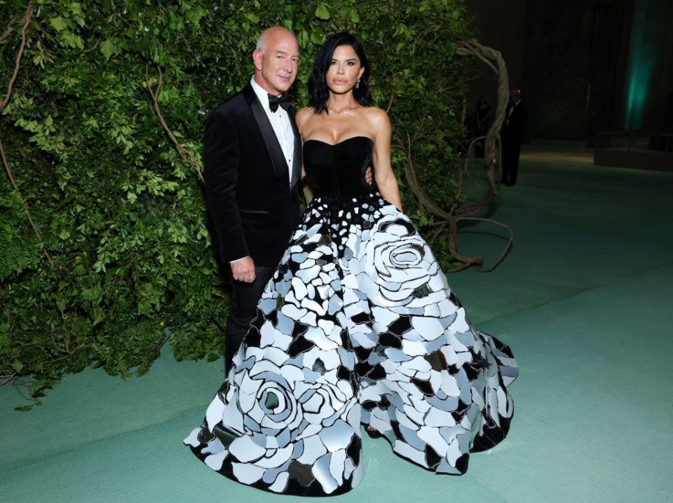 NEW YORK, NEW YORK - MAY 06: (L-R) Jeff Bezos and Lauren Sanchez attend The 2024 Met Gala Celebrating "Sleeping Beauties: Reawakening Fashion" at The Metropolitan Museum of Art on May 06, 2024 in New York City. (Photo by Cindy Ord/MG24/Getty Images for The Met Museum/Vogue)