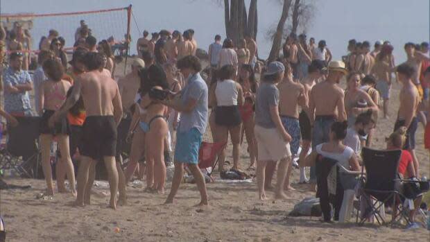 Several hundred people gathered Saturday at the beach in Gatineau's Park des Cèdres. Gatineau is under added lockdown measures because of high transmission rates. 