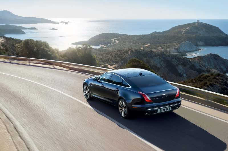 新世代XJ將會轉為電動車，但現階段Jaguar著重銷售，因此XJ將會延到2021年第三季上市。