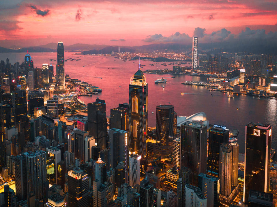數月前開始出現香港成為國際金融中心遺址的討論，檢視一下各項作為國際重要城市的指標調查排名，幾乎全部跌跌跌，簡直慘不忍睹。(圖：Unsplash)