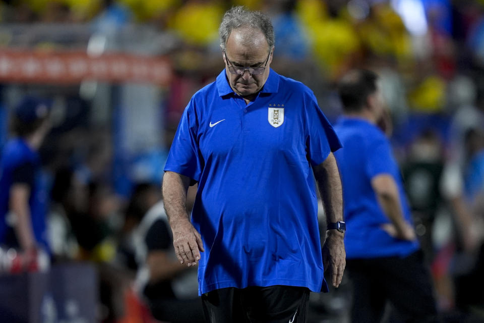 Uruguay coach Marcelo Bielsa says players deserve apology, not