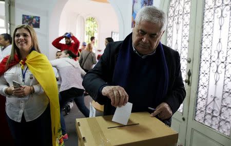Venezuelan former union leader Carlos Ortega casts his vote during an unofficial plebiscite against Venezuela's President Nicolas Maduro's government, in Lima, Peru, July 16, 2017. REUTERS/Mariana Bazo