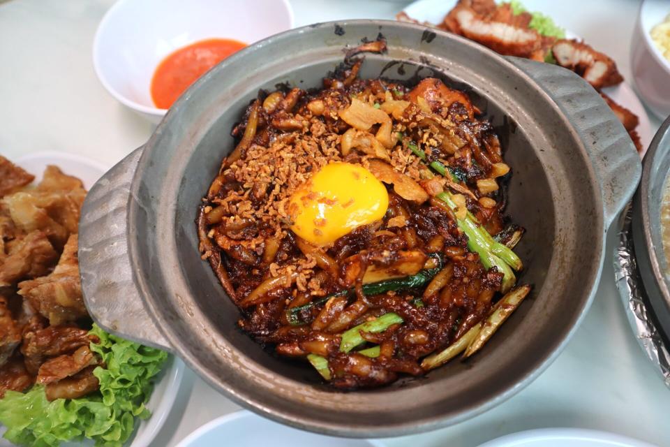 Feng Xiang Jem - stir fried mee tai mak dish