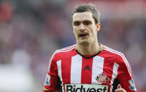 En marzo de 2015 Adam Johnson fue arrestado por mantener relaciones sexuales con una menor de 15 años. Militaba entonces en el Sunderland, que inmediatamente suspendió al jugador. Acabó siendo condenado en 2016 a seis años de cárcel, aunque salió en 2019 tras cumplir la mitad de la condena. (Foto: AMA / Corbis / Getty Images).