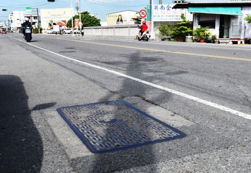 彰化鹿和路進行路平專案，提升行車安全與觀光品質。（圖：李河錫攝）