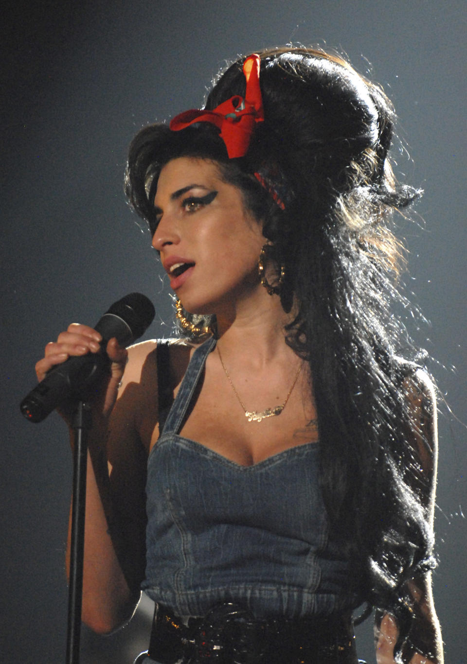 Amy Winehouse onstage