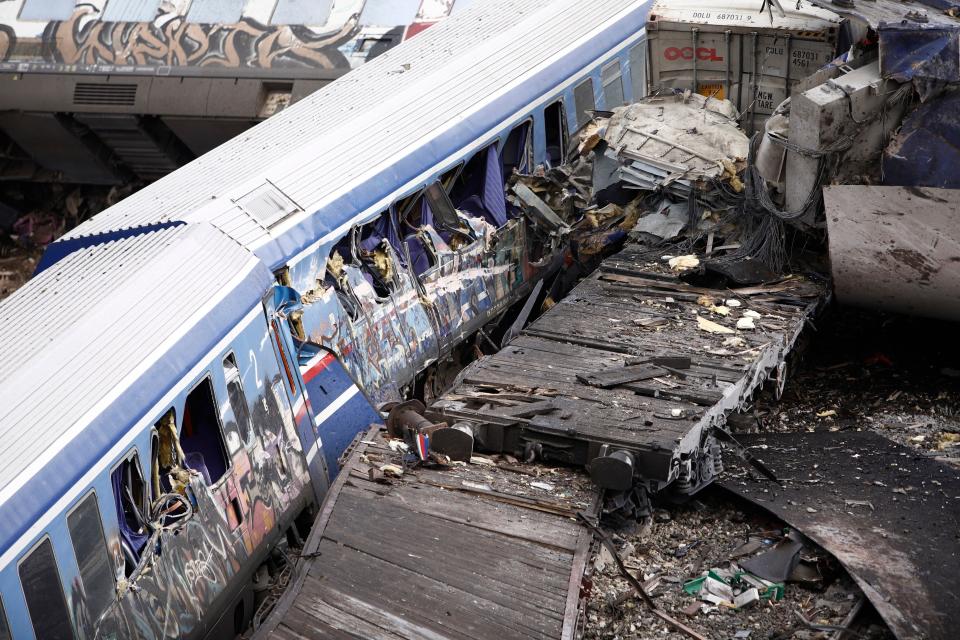 這起火車嚴重相撞事故，目前造成至少43人死亡、百人受傷。（AP）