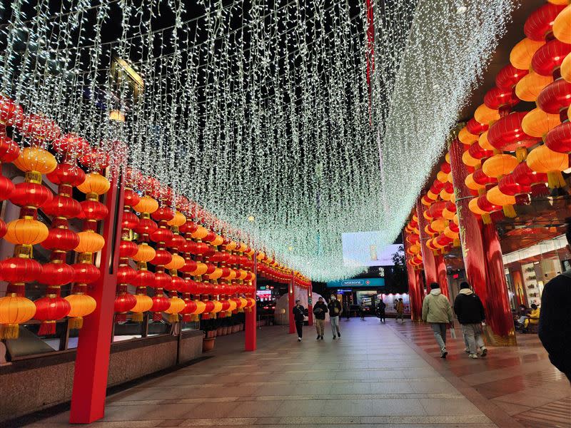 台灣燈會期間，超過300件燈飾作品在台北各大商圈高樓、街道巷弄間點亮。（圖／台電提供）