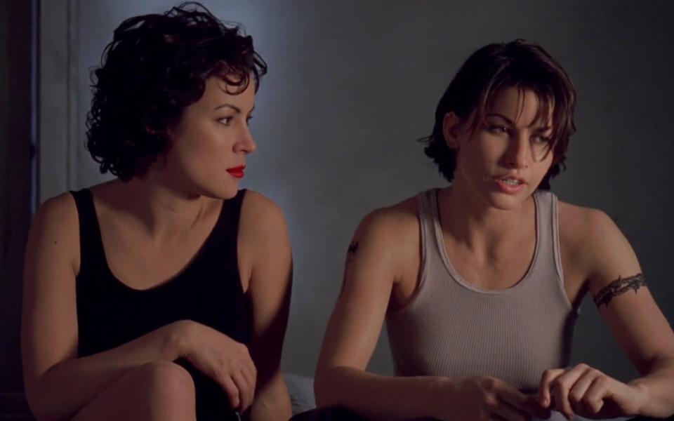 Jennifer Tilly and Gina Gershon in "Bound"