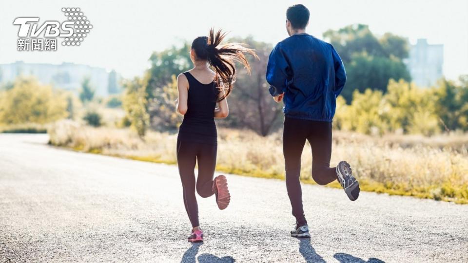 慢跑屬於有氧運動，可以鍛鍊心肺功能。（示意圖／shutterstock達志影像）