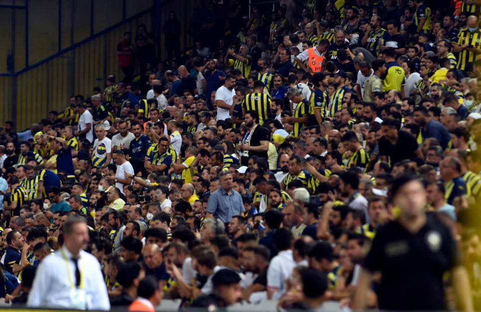 Aficionados del Fenerbahçe credit:Bang Showbiz