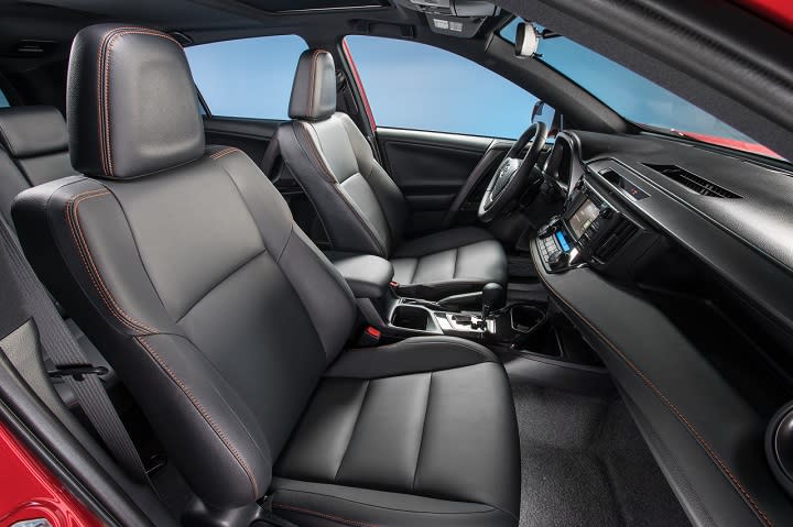 2017 Toyota RAV4 front seats photo