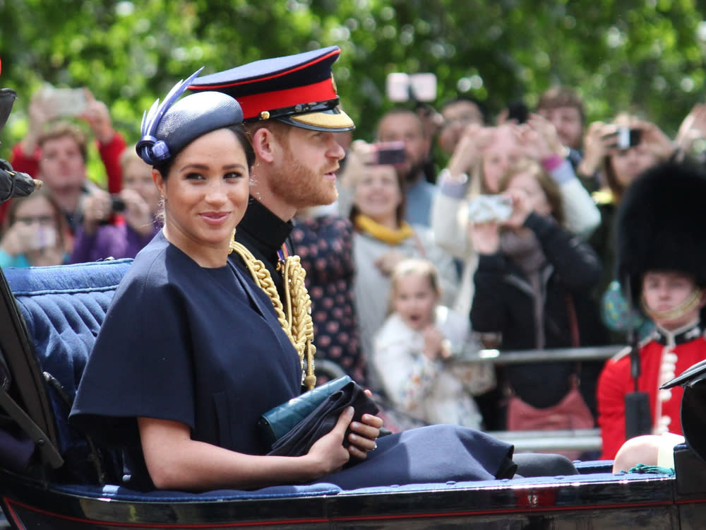 Sie treten nicht mehr länger als Vertreter der britischen Royals auf: Herzogin Meghan und Prinz Harry. (Bild: Lorna Roberts/Shutterstock.com)