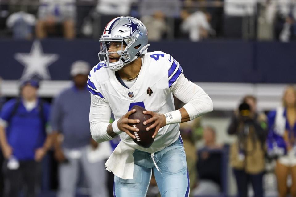 Cowboys quarterback Dak Prescott looks to pass against the Giants.