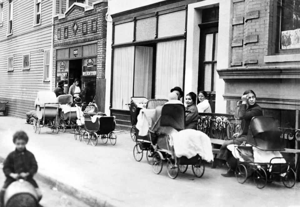 Women with children stand outside Sanger Clinic, the first birth control clinic in United States, in Brooklyn, New York in 1916. <a href="https://www.gettyimages.com/detail/news-photo/women-with-children-outside-sanger-clinic-first-birth-news-photo/1347202932?adppopup=true" rel="nofollow noopener" target="_blank" data-ylk="slk:Circa Images/GHI/Universal History Archive/Universal Images Group via Getty Images;elm:context_link;itc:0;sec:content-canvas" class="link ">Circa Images/GHI/Universal History Archive/Universal Images Group via Getty Images</a>