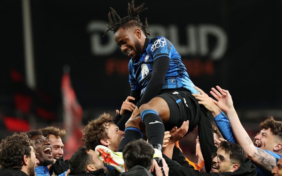 Ademola Lookman of Atalanta BC is lifted by his team-mates