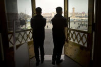 <p>Security officials push open the doors of the Great Hall of the People at the end of a plenary session of China’s National People’s Congress (NPC) in Beijing on March 9, 2018. (Photo: Mark Schiefelbein/AP) </p>