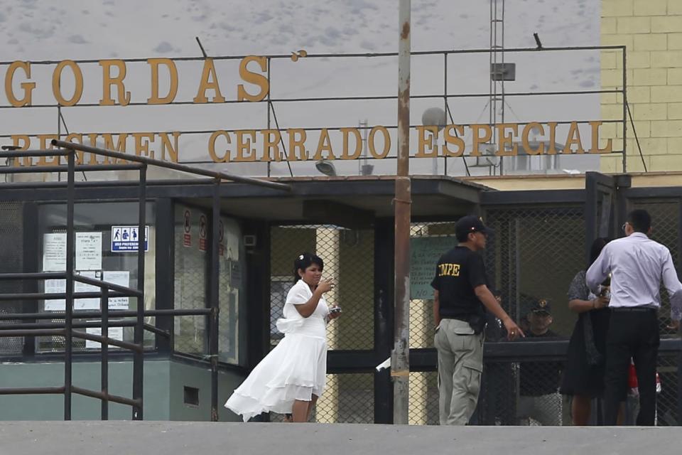 <div class="inline-image__caption"><p>Leidy Figueroa, bride of Joran van der Sloot, arrives for her wedding ceremony in Piedras Gordas penitentiary on July 4, 2014. </p></div> <div class="inline-image__credit">Reuters</div>