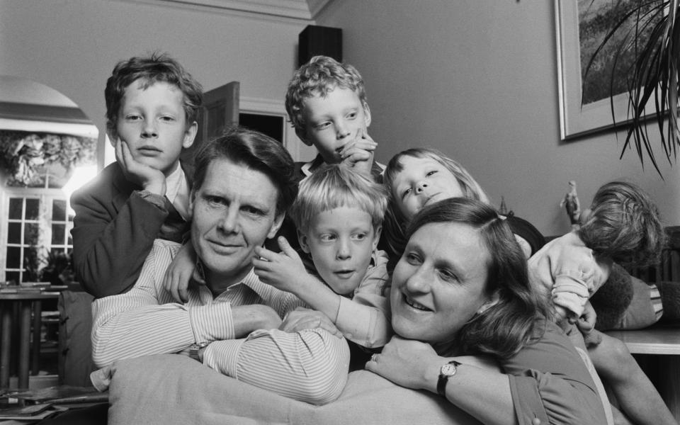 Laurence Fox (centre back) pictured with his family in 1985: parents James and Mary, and siblings Tom, Robin and Lydia - Steve Wood/Hulton Archive