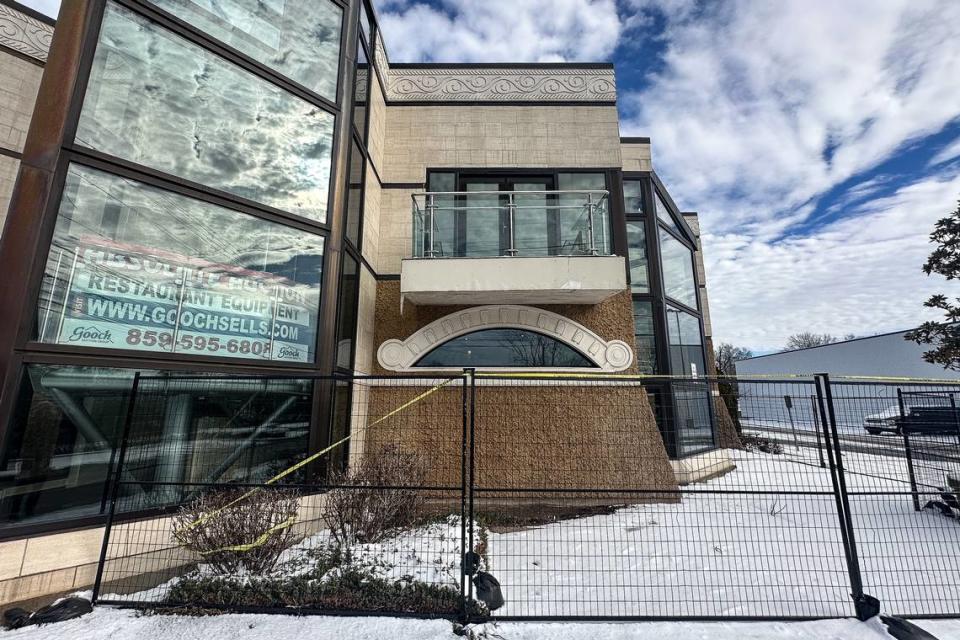 A second-floor balcony is surrounded by fence at one of Lexington’s most unique and largest restaurant buildings at 2041 Richmond Road, Monday, Jan. 22, 2024, in Lexington, Ky. The restaurant was home for two Lexington dining spots that ultimately closed. Originally opened in March 2013 as Coba Cocina, the building was known for its jellyfish tank, but the restaurant closed after three years of operation. Cowboy Brazilian Steakhouse opened in fall 2018 and closed less than a year later. The building has sat empty since then.