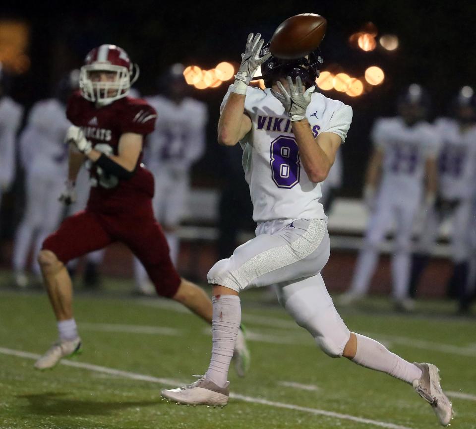 A pass is complete to North Kitsap's Logan Sloman (8) during ttheir 29-22 win over W.F. West in Tumwater on Saturday, Nov. 26, 2022.