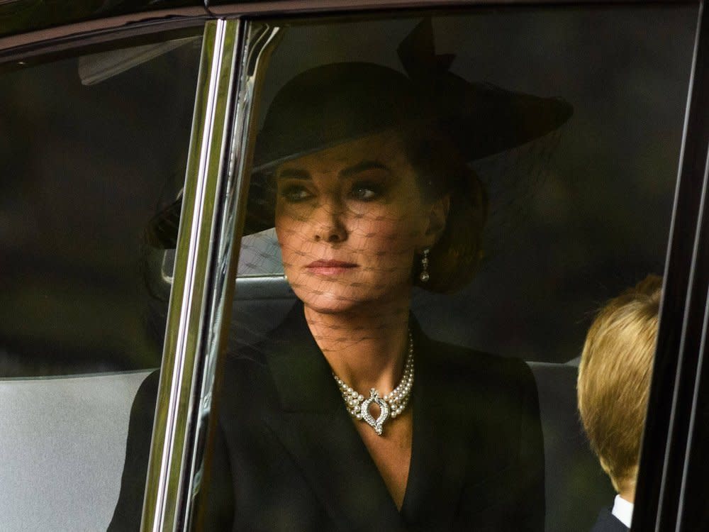 Prinzessin Kate mit besonderem Schmuck zu Ehren von Queen Elizabeth II. (Bild: imago/PA Images)