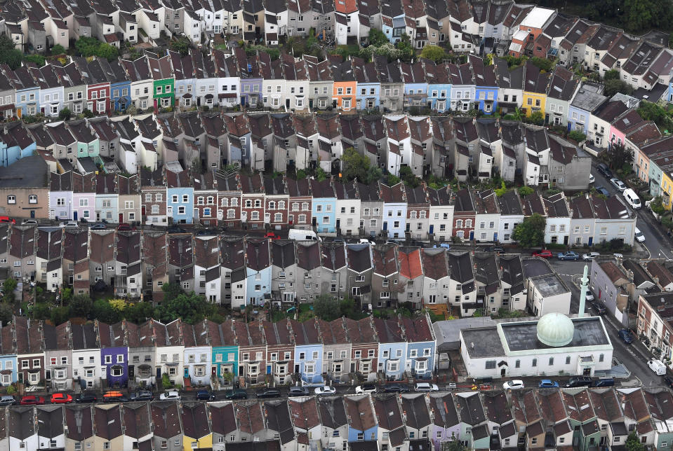 A mosque is seen amongst residential housing from the air during a mass take off at the annual Bristol hot air balloon festival in Bristol, Britain, August 8, 2019. REUTERS/Toby Melville     TPX IMAGES OF THE DAY