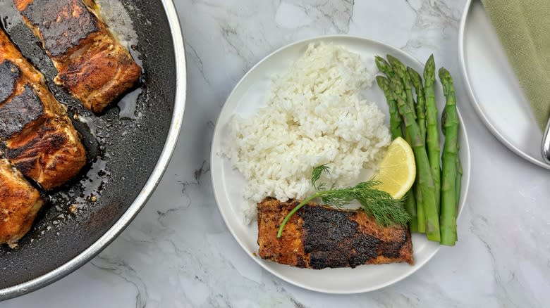 salmon with asparagus and rice