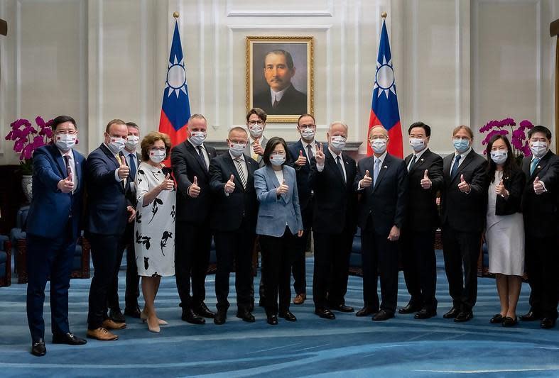 斯洛伐克國會議員日前率團訪台，總統蔡英文接見斯國訪團。（總統府提供）