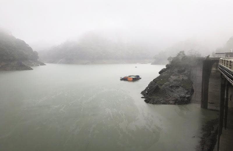 ▲原本水位直直落的石門水庫，近日因黃蜂颱風及梅雨鋒面通過，蓄水量增加約1700萬噸，水位並由今年最低點回升4公尺。（圖／北水局提供）