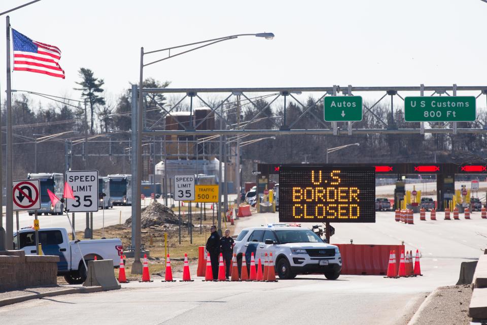 TOPSHOT-CANADA-US-VIRUS-HEALTH-BORDER