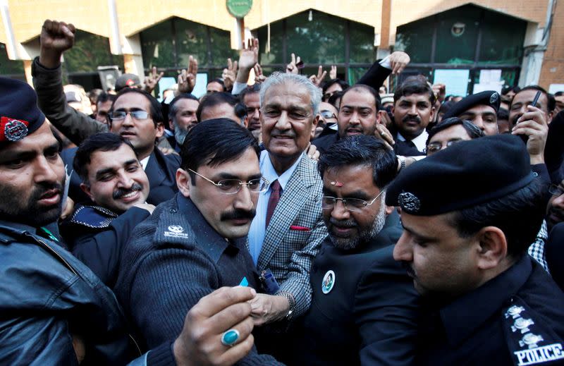 FILE PHOTO: Pakistani nuclear scientist Abdul Qadeer Khan is surrounded by policeman and lawyers after addressing lawyers convention in Rawalpindi