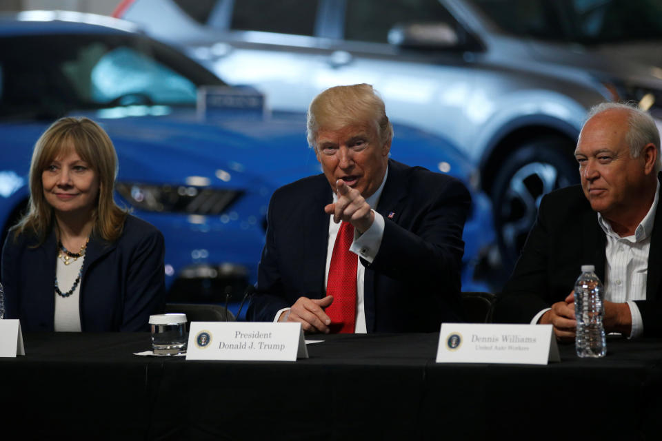 U.S. President Donald Trump talks with auto industry leaders, including General Motors CEO Mary Barra (L) and United Auto Workers (UAW) President Dennis Williams (R) at the American Center for Mobility in Ypsilanti Township, Michigan, U.S., March 15, 2017. REUTERS/Jonathan Ernst