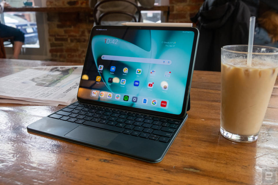 <p>Photos of the OnePlus Pad tablet and its keyboard folio and Stylo pen accessories.</p>
