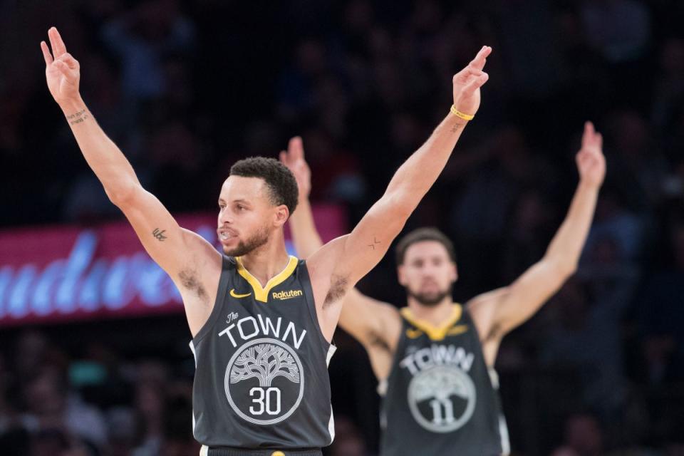 ▲勇士「浪花兄弟」Stephen Curry（左）、Klay Thompson聯手轟進11顆三分球。（圖／美聯社／達志影像）