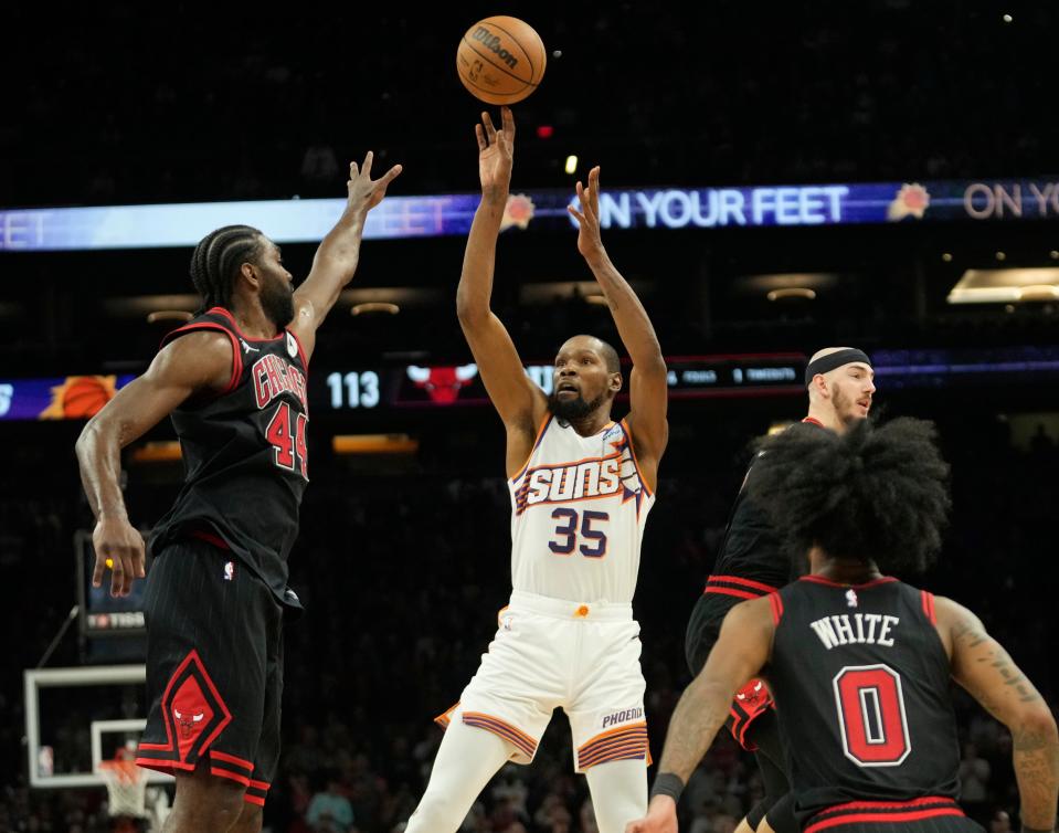 Phoenix Suns forward Kevin Durant (35) shoots the game-winning basket against Chicago Bulls forward Patrick Williams (44) during the fourth quarter at Footprint Center in Phoenix on Jan. 22, 2024.