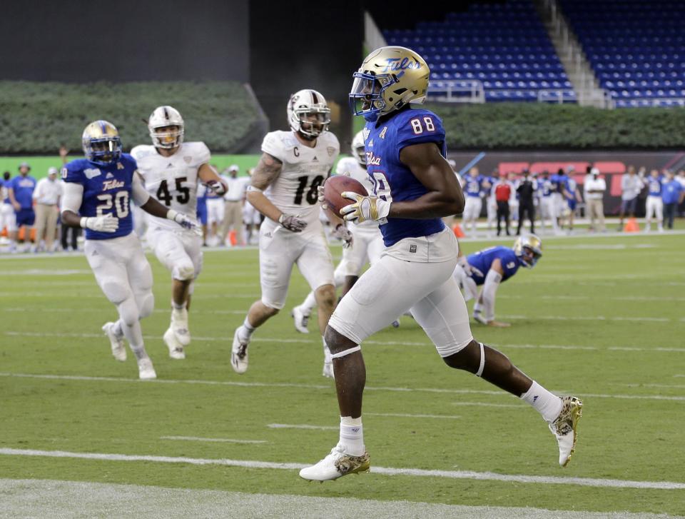 Tulsa wide receiver Josh Atkinson (88) scores a touchdown against Central Michigan in the first half of the Miami Beach Bowl NCAA college football game, Monday, Dec. 19, 2016, in Miami. (AP Photo/Alan Diaz)