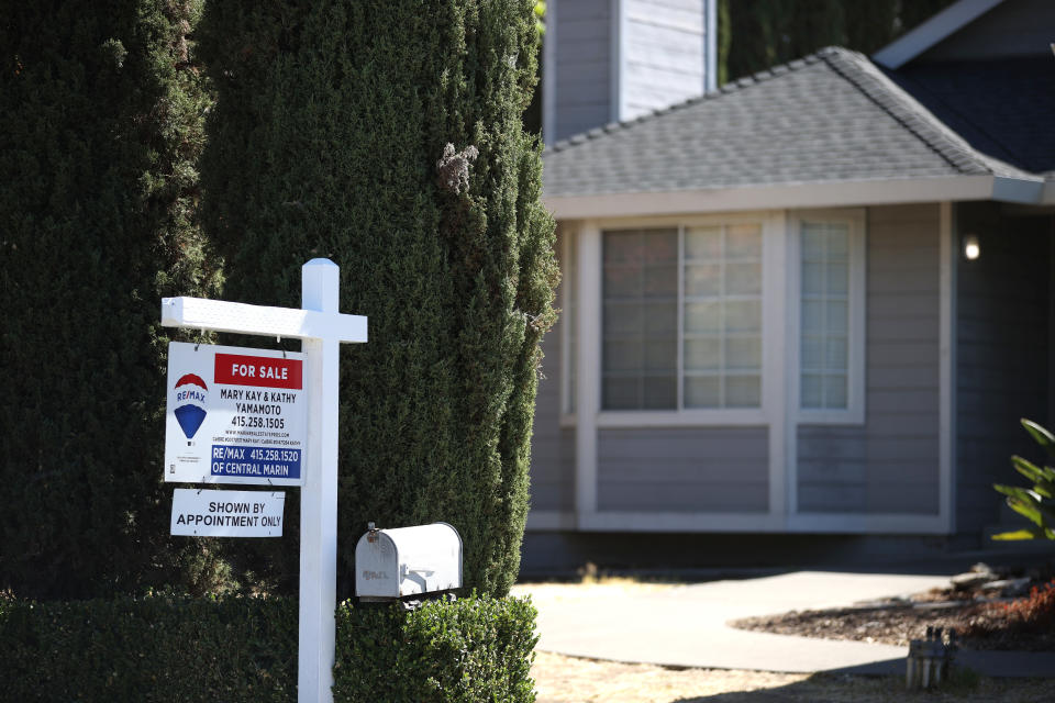 SAN RAFAEL, CALIFORNIA - SEPTEMBER 28: A sign is posted in front of a home for sale on September 28, 2021 in San Rafael, California. According to a report by S&P CoreLogic Case-Shiller, a 20-city home price index surged 19.9 percent in July, the largest increase since record-keeping began in 2000. (Photo by Justin Sullivan/Getty Images)