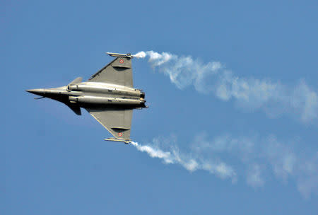 A Rafale fighter jet performs during the Aero India air show at Yelahanka air base in Bengaluru, February 18, 2015. REUTERS/Abhishek N. Chinnappa/Files