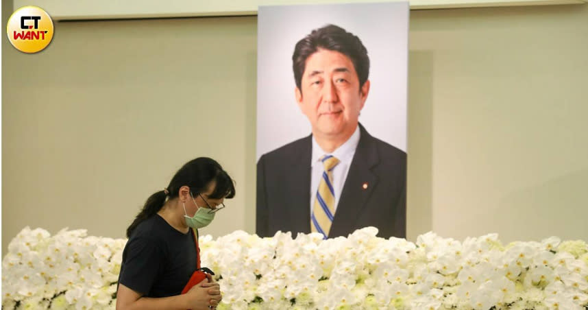 日本政府宣布前首相安倍晉三國葬日期，確定會邀請台灣。（圖／張文玠攝）