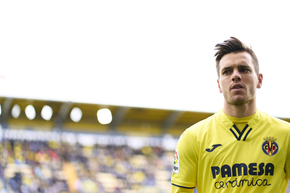 VILLARREAL, SPAIN - FEBRUARY 27: Gionavi Lo Celso of Villarreal CF looks on  during the LaLiga Santander match between Villarreal CF and RCD Espanyol at Estadio de la Ceramica on February 27, 2022 in Villarreal, Spain. (Photo by Aitor Alcalde Colomer/Getty Images)