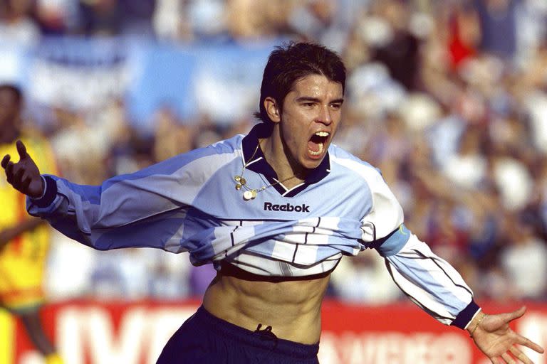 BUENOS AIRES,  - JULY 08:  U21 WM 2001 in Argentinien, Finale, Buenos Aires; ARGENTINIEN - GHANA (ARG - GHA) 3:0; Javier SAVIOLA/ARG  (Photo by Bongarts/Getty Images)