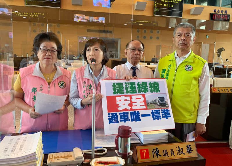 ▲議員聯合質詢表示，捷運通車議題是安全的問題，希望市府不要為了迎合市長盧秀燕年底通車的政治承諾搞政治操作。(圖／柳榮俊攝2020.10.27)