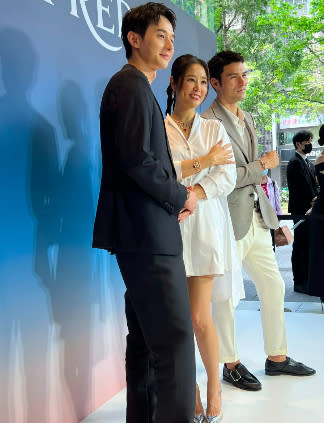 林心如（中）與鳳小岳（右）、張軒睿出席法國珠寶品牌「FRED」開幕活動。黃于珊攝