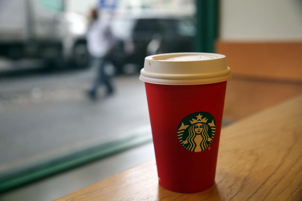 starbucks holiday cup causes online controversy