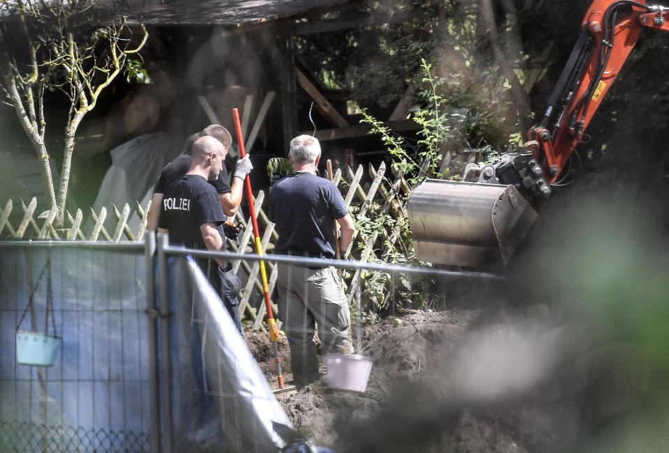 Germany police officers search an allotment garden plot in Seelze, near Hannover. Source: AP