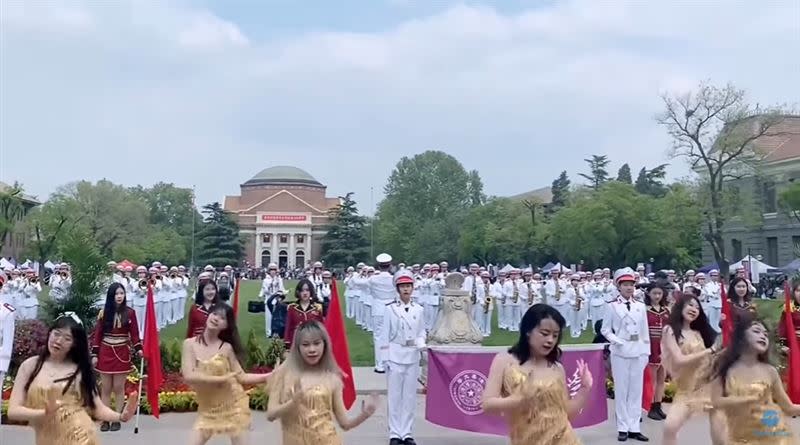 中國清大女學生校慶熱舞。（圖／翻攝自信小呆YouTuube）